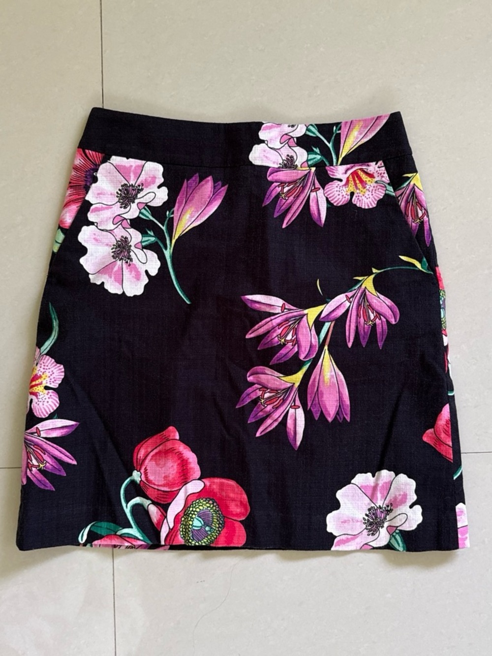 Ann Taylor Black Midi Skirt with Floral Print Cotton/Spandex Blend Pockets